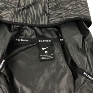 Nike Running Jacket Shield Flash Vented Hooded Nike Running Jacket Shield Flash Vented Hooded
